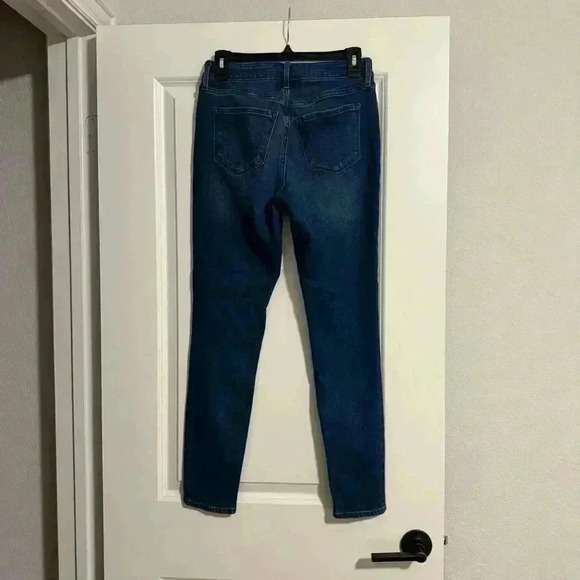 OLD NAVY SUPER SKINNY JEANS SIZE 4 - Picture 3 of 3